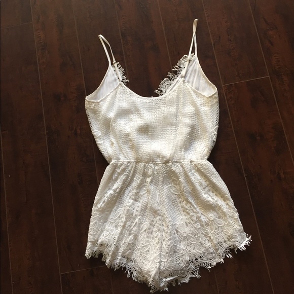 NWOT White Lace Romper - Picture 6 of 7